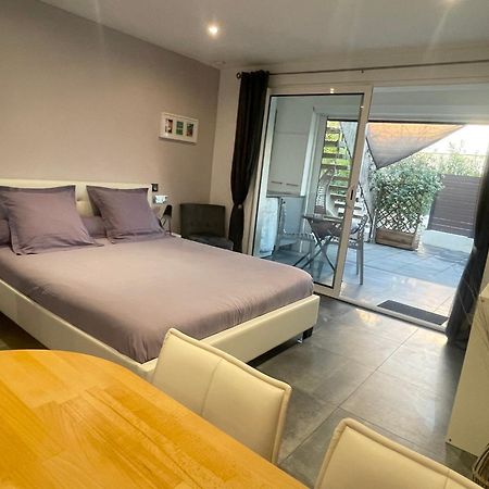 Plage A 400 M Studio Tout Confort Terrasse Clim Parking Hyères Exteriör bild