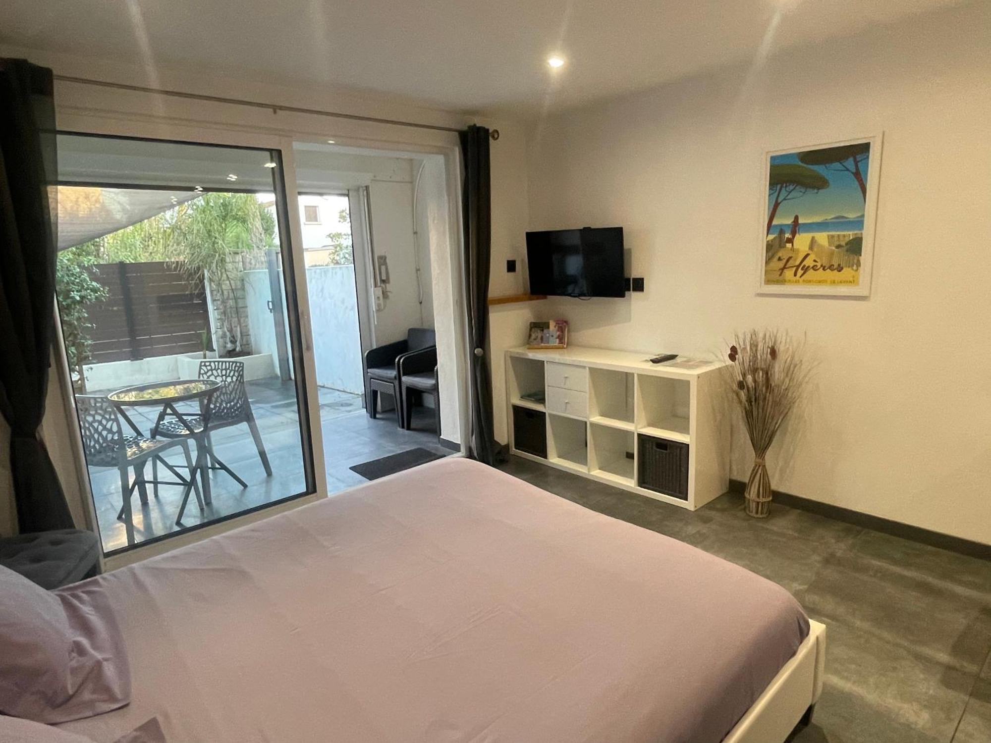 Plage A 400 M Studio Tout Confort Terrasse Clim Parking Hyères Exteriör bild
