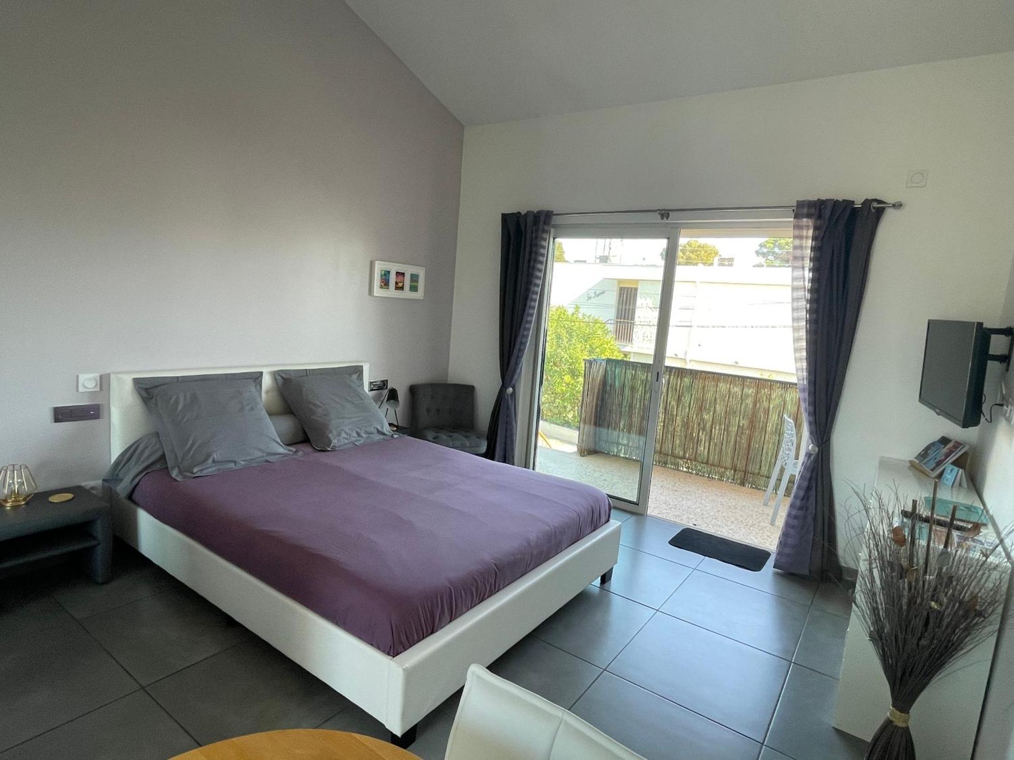 Plage A 400 M Studio Tout Confort Terrasse Clim Parking Hyères Exteriör bild